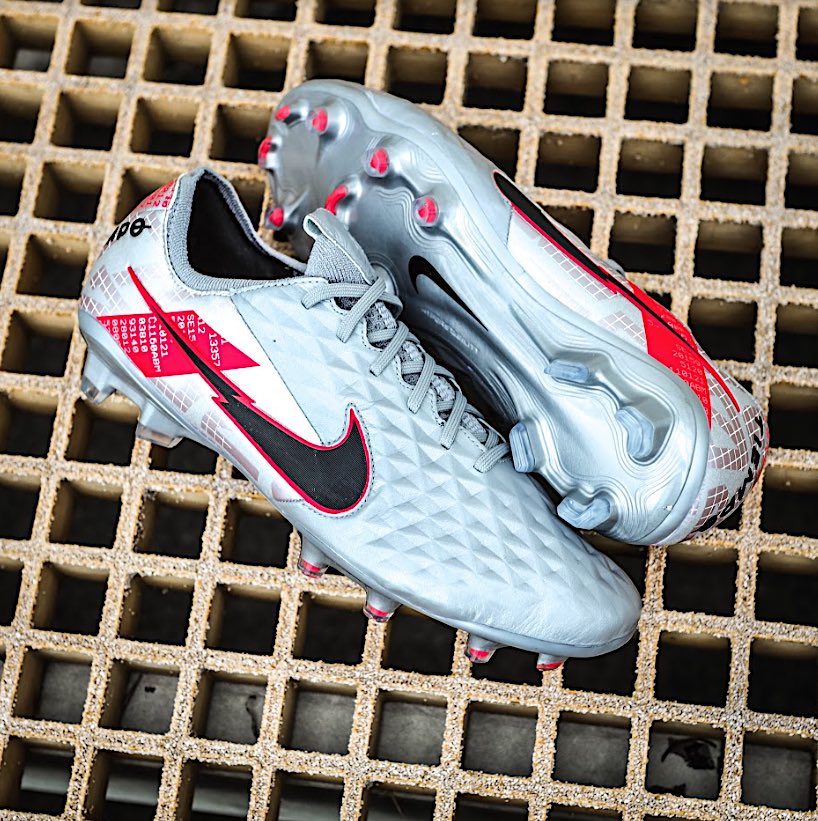 thekitlab's tweet photo. The Neighbourhood ๐
@nikefootball have launched the โNeighbourhood Packโ celebrating the places where football is born
+ + + + + +
#Kitlab #Nike #NikeFootball #NikeSoccer #NikeMercurial #NikePhantom #NikeTiempo https://t.co/KD7okZ6JG4