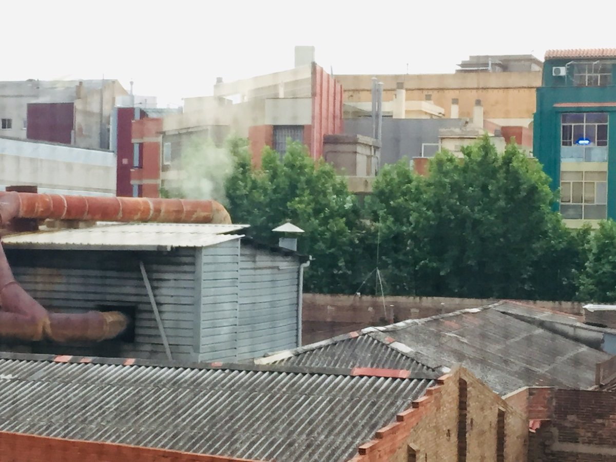 gis_pau's tweet photo. Indignant que al mig del districte @BComu_SantMarti hi hagi una fàbrica cada dia cremant tòxics. No es pot ni respirar @bcn_ajuntament https://t.co/h1mAdY1cn8