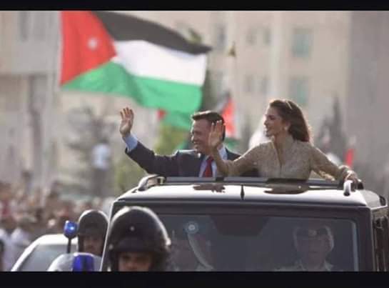 Hagi_Ataalj's tweet photo. بمناسبة عيد الجلوس الملكي الحادي والعشرين نرفع أسمى آيات التهنئة والتبريك إلى مقام حضرة صاحب الجلالة الملك عبدالله الثاني ابن الحسين المعظم أعاد الله هذه المناسبة السعيدة على جلالته والأسرة الأردنية الواحدة والوطن الغالي بالخير واليمن والبركات.
#وتستمر_المسيرة #عيد_الجلوس_الملكي https://t.co/29qhZ5oQ99