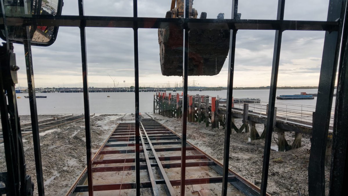 wmplanthire's tweet photo. #keeponcivilengineering Working with a great team on a dry dock this week removing and replacing all the steel with our powerful #CAT340 #marineconstruction @TMSMaritime @DiggerBob96 https://t.co/rYylCnwMyg