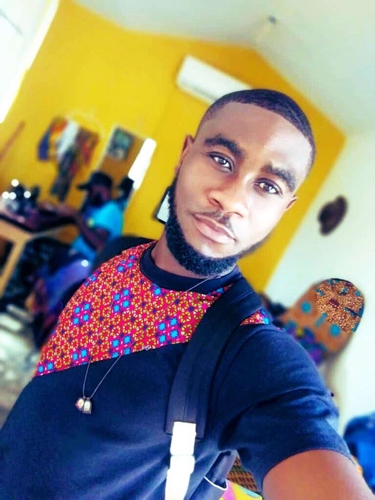 utamaafrica's tweet photo. Here is a client rocking one of #UTAMA designed T-shirt’s with #Africanprint
Please your order now! 🏷45 ghs
Kindly retweet 👍🏾🖤🇬🇭🙏🏾
#peoplerockingutama #stylepride https://t.co/9tg6IaNpNz