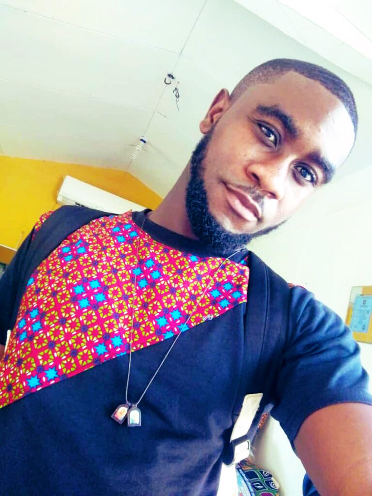 utamaafrica's tweet photo. Here is a client rocking one of #UTAMA designed T-shirt’s with #Africanprint
Please your order now! 🏷45 ghs
Kindly retweet 👍🏾🖤🇬🇭🙏🏾
#peoplerockingutama #stylepride https://t.co/9tg6IaNpNz