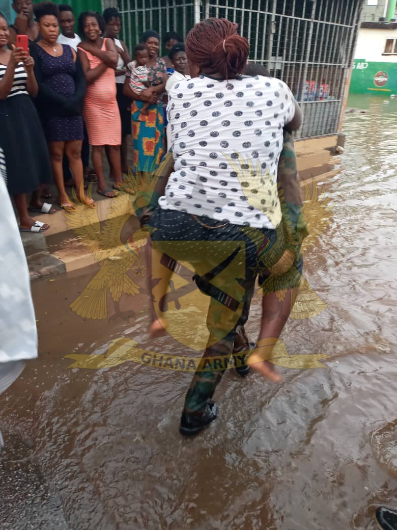 gharmyofficial's tweet photo. This morning OPERATION BOAFO was activated by the 48 Engineer Regiment of the Ghana Army in the Greater Accra Metropolis. About 90 pople were rescued between the hours of 12:00 AM and 08:00 AM. https://t.co/Gz8w2EY6mK