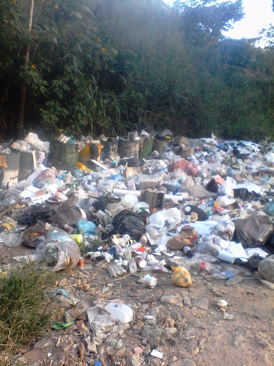 Jojotoweb's tweet photo. La alcaldesa Gabriela Simoza exige a los vecinos de Cúa edo Miranda, que no salgan de su casa, pero tiene a todo el Municipio Rafael Urdaneta #SinAgua #SinLuz #SinGas #SinRecolecciónDeBasura #SinClap #SinMedicinasEnLosCdi #MirandaAbandonada #SinGobernadorNiAlcaldesa .@dcabellor https://t.co/jOuW6BJVms