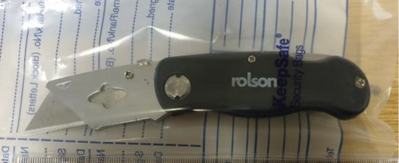 MerPolKnowsley's tweet photo. #OpTarget -32yr old #Kirkby male arrested last night following the recovery of this #Knife in #Southdene. Shortly after 7.30pm officers #stopsearched a male & vehicle on Broad Lane. Driver provided a #positive sample for #Cannabis at the roadside. Further drugs recovered at scene https://t.co/PUsiVmqbqh