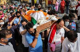 anjanaomkashyap's tweet photo. ये बंदूक की जगह भारत के लोकतंत्र का झंडा उठाने की सज़ा है...
कश्मीरी पंडितों में एक बार फिर खौफ फैलाने की साज़िश है..
तिरंगे में लिपटा और शोक में डूबा कश्मीर के लिए कश्मीर का बलिदान है..'जन्नत' को 'जहन्नुम' नहीं बनने देंगे!
#AjayPandita https://t.co/CdhsnWc7ET