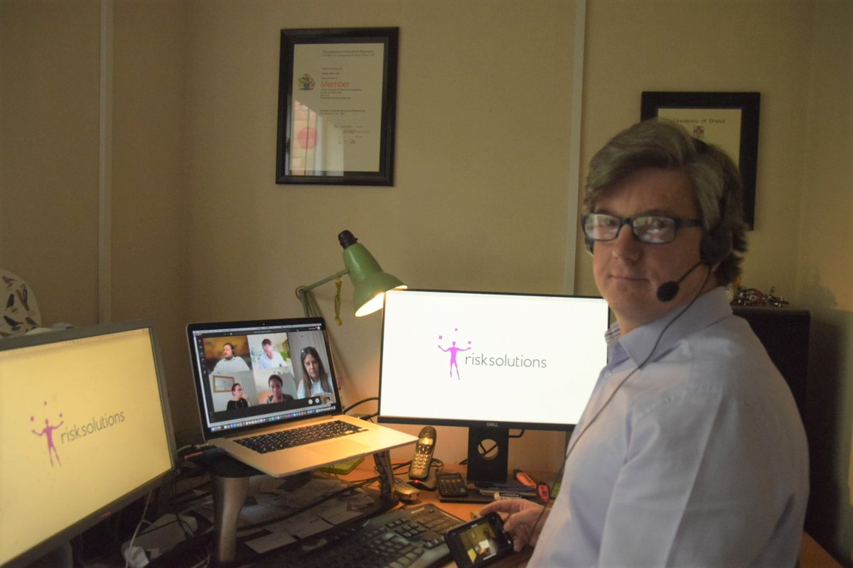 [1/2] Rail Minister Chris Heaton-Harris (<a href="/chhcalling/">Chris Heaton-Harris</a> ) &amp; our CEO @markphillips_1 recently met with project leads from round 1  of #raildatasandbox - @zipaboutHQ &amp; <a href="/RiskSolutionsHQ/">Risk Solutions</a> for a  virtual visit which included presentations &amp; a tour of @NetworkRail’s Romford ROC...