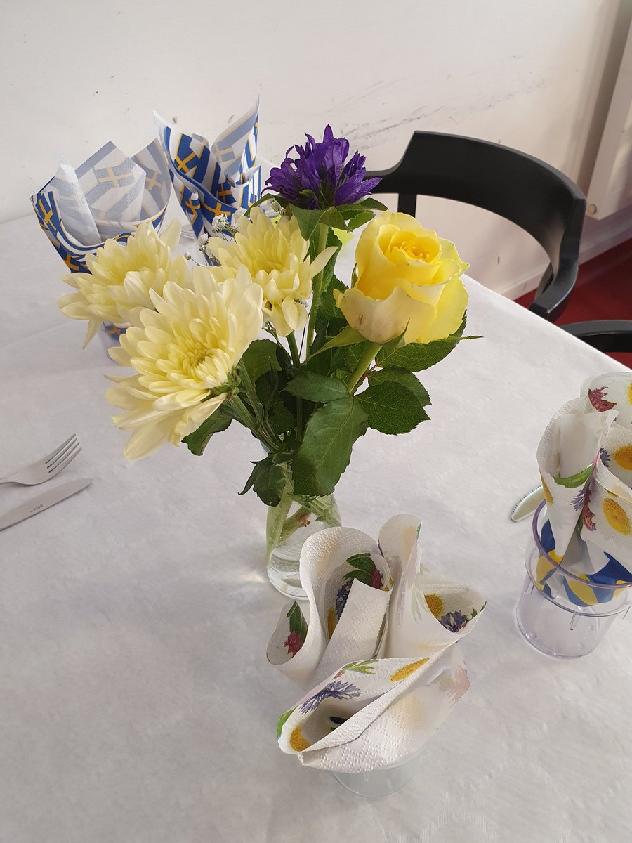 Avslutningslunch med våra fantastiska 9:or! Lunchen äter vi på #skälbyskolan där de flesta började i förskoleklass innan de gick över till #Häggviksskolan. Grattis till alla gymnasieskolor som får dem som elever nästa år #häggvikskälbyskolan #solskol
