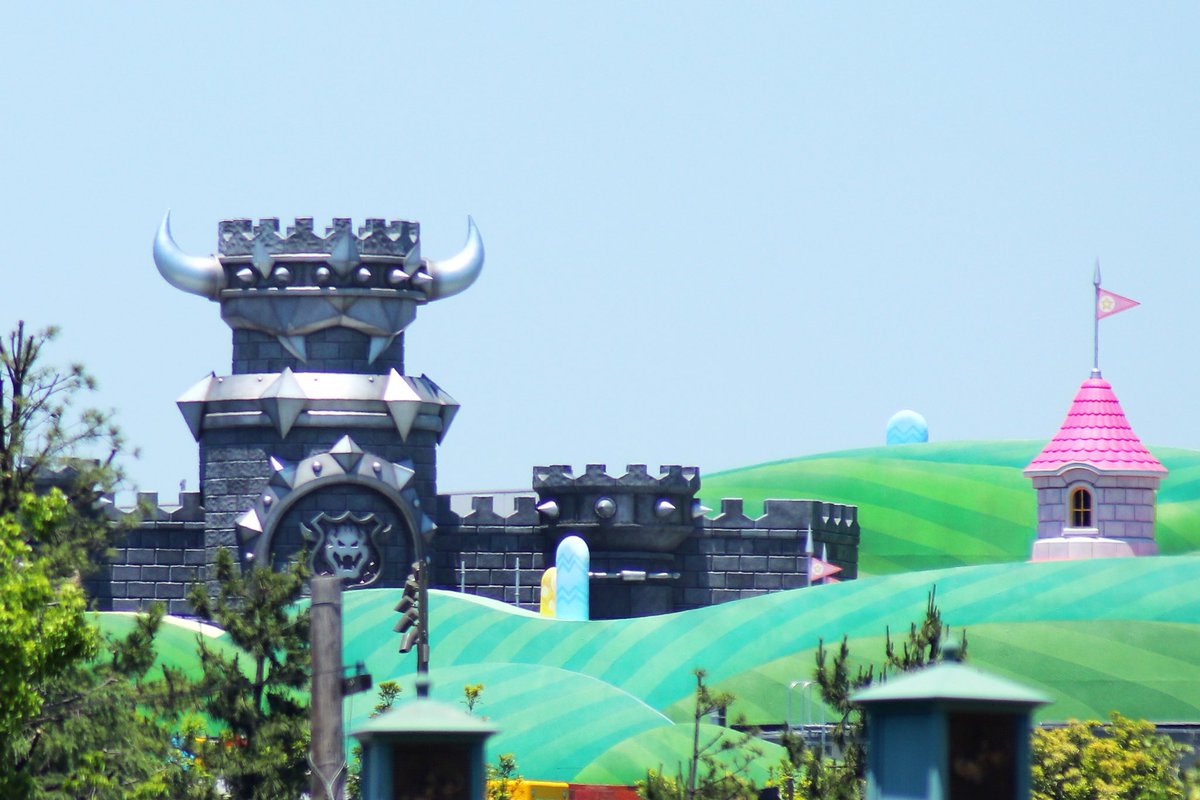 ThemeParkShark's tweet photo. 🍄 Zoom in and Check Out the details on this Super Nintendo World shot! It’s ASTOUNDING! Look at the work on top of Peach's Castle. I love how vibrant this world is turning out! (@USJ_Official) #Nintendo #SUPERNINTENDOWORLD https://t.co/6VZZJIfufK