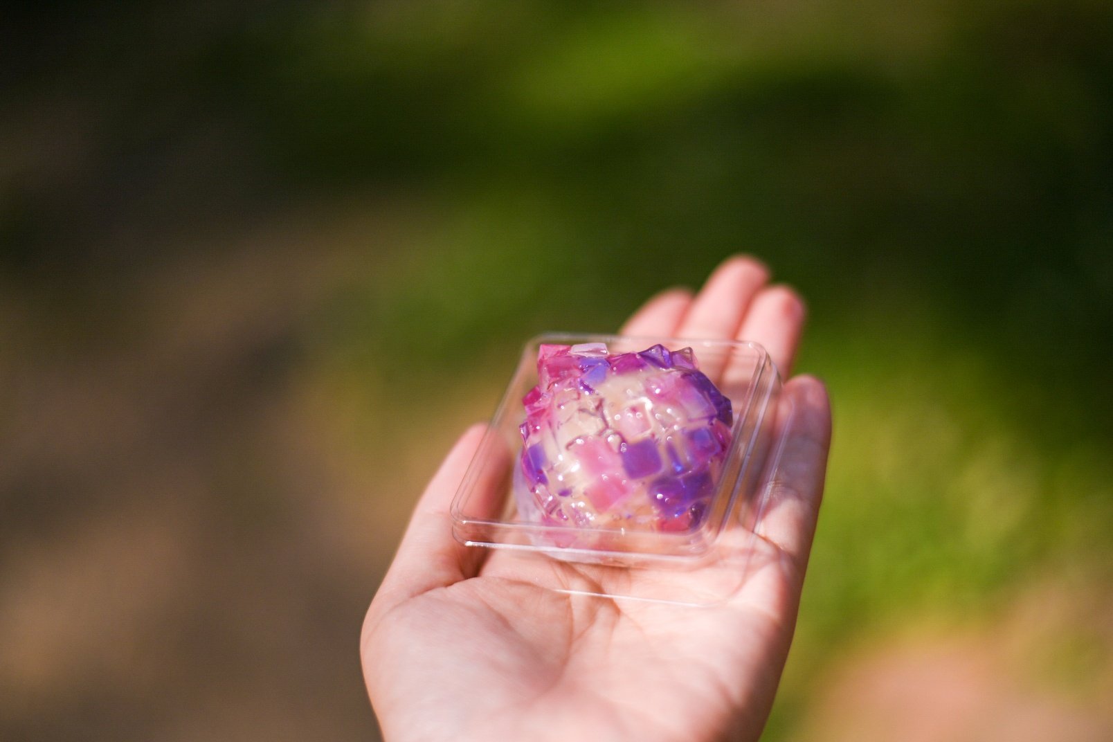 Uzivatel Veilchen Na Twitteru 初夏だからアイスも良いなって思ったんだけど やっぱりこれが食べたくて ミッドタウン日比谷 鈴懸さんの 紫陽花 色とりどりの錦玉と純白の白餡 むちっと出てくる求肥がまとめてくれる 甘さ控えめにした抹茶ラテを合わせて