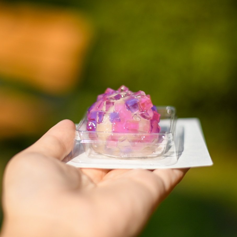 Uzivatel Veilchen Na Twitteru 初夏だからアイスも良いなって思ったんだけど やっぱりこれが食べたくて ミッドタウン日比谷 鈴懸さんの 紫陽花 色とりどりの錦玉と純白の白餡 むちっと出てくる求肥がまとめてくれる 甘さ控えめにした抹茶ラテを合わせて