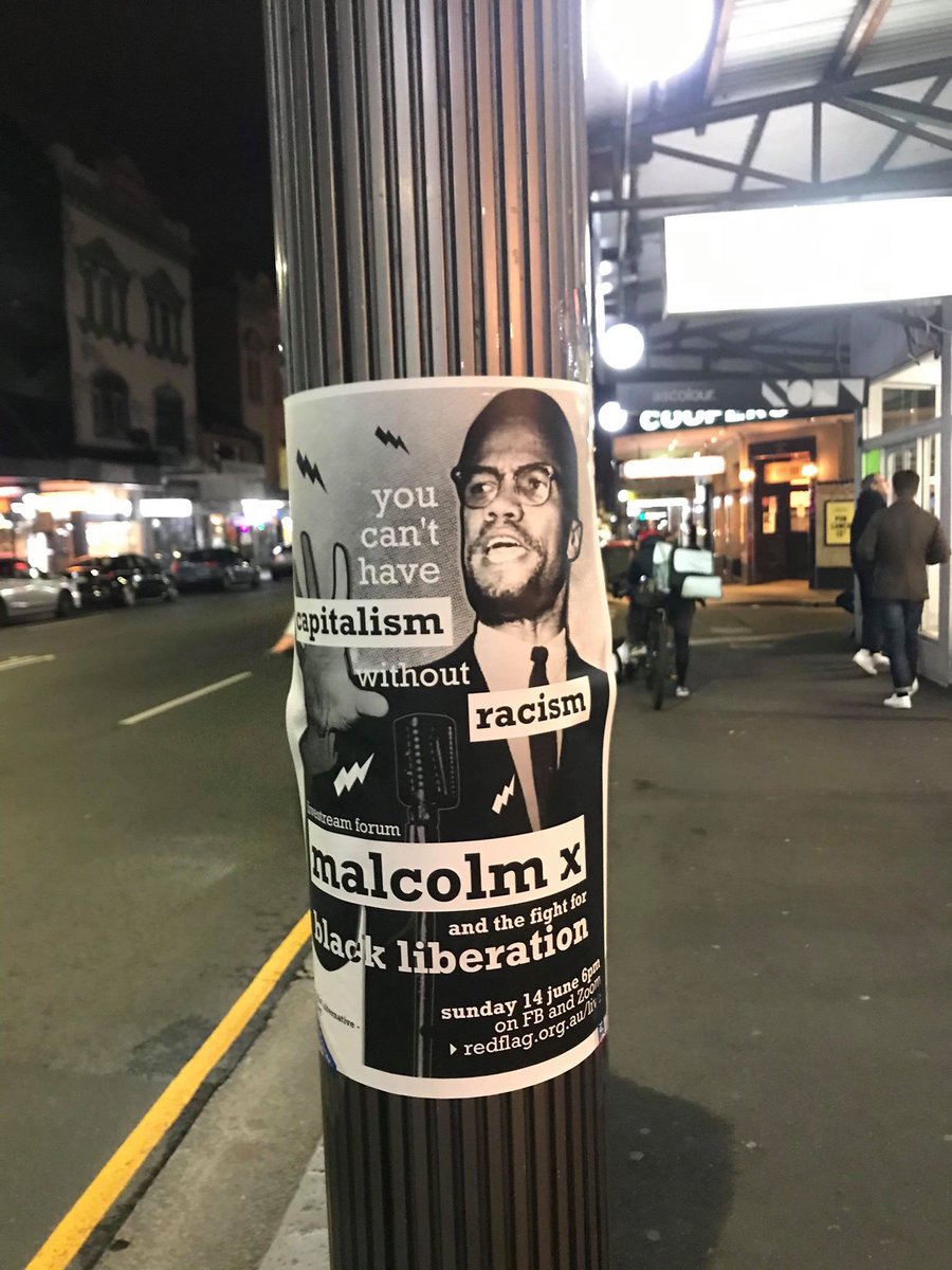 Mecra's tweet photo. Malcolm X'in mesajı, Sydney sokaklarında: 

"Irkçılık olmadan, kapitalizme sahip olamazsınız" https://t.co/Q8OQqiJl7Y