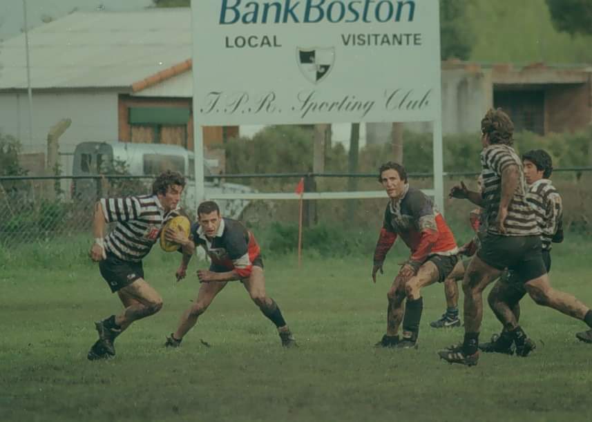 iprsportingclub's tweet photo. ⚫⚪ Arrancamos el martes con un #SportingRetro 🏉 y unas muy buenas fotos del archivo de @lacapitalmdq @Tryscrum. ¿Año? ¿Partido? ¿Resultado? ¿Jugadores que aparecen? ¿Qué te acordás? Te leemos... 👇 https://t.co/6IUWal9n37