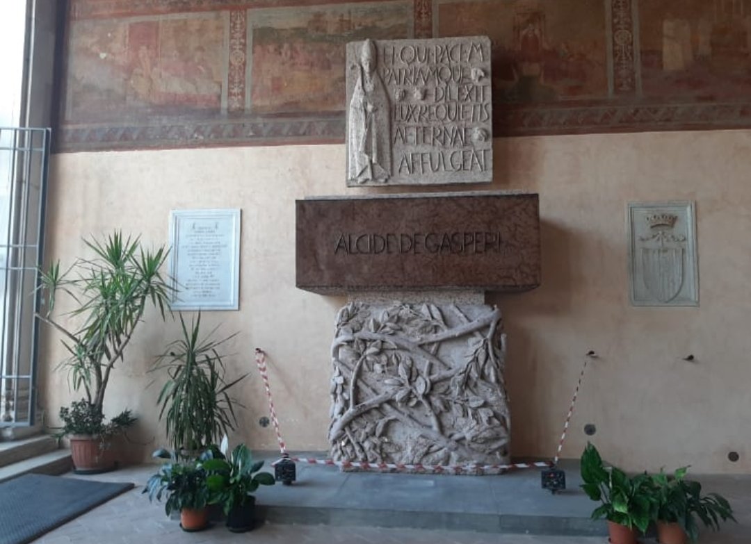 Fondazione De Gasperi (@degasperifond) on Twitter photo Oggi piccola #commemorazione per fine #restauro monumento funebre <a href="/AlcidDeGasperi1/">AlcidedeGasperi</a> presso il portico della Basilica San Lorenzo al Verano di Roma. Presente una delegazione <a href="/DeGasperiFond/">Fondazione De Gasperi</a> guidata dalla Sig.ra Maria Romana De Gasperi e dal Presidente <a href="/angealfa/">Angelino Alfano</a> Oggi piccola #commemorazione per fine #restauro monumento funebre <a href="/AlcidDeGasperi1/">AlcidedeGasperi</a> presso il portico della Basilica San Lorenzo al Verano di Roma. Presente una delegazione <a href="/DeGasperiFond/">Fondazione De Gasperi</a> guidata dalla Sig.ra Maria Romana De Gasperi e dal Presidente <a href="/angealfa/">Angelino Alfano</a>