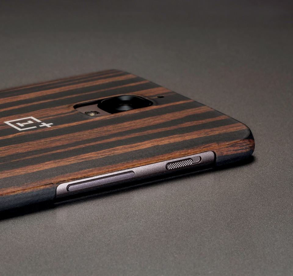 OnePlus_Europe's tweet photo. #OnePlusOne to #OnePlus8Series. Accessory or phone. #NoDetailisTooSmall.
🔘 Satisfyingly clicky buttons
👀 Aesthetically pleasing symmetry
✋ Refined materials and finishes that feel great in hand
🌈 Colours that change according to perspective and light https://t.co/9b6dZti69I