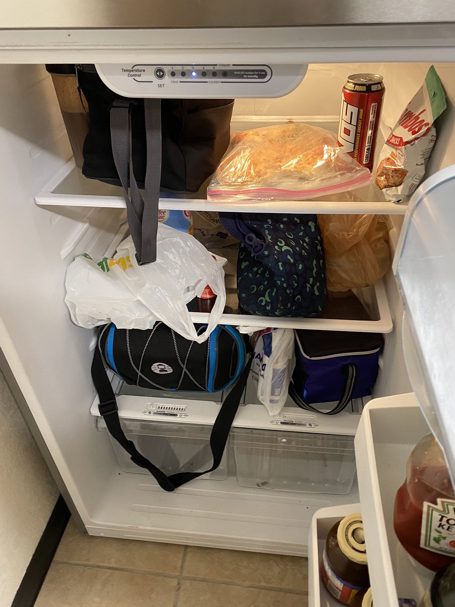 fastlane_17's tweet image. It’s almost mike you have a lunch box. So you don’t have to put your shit in the fridge.. but here we are. #MilitaryLogic