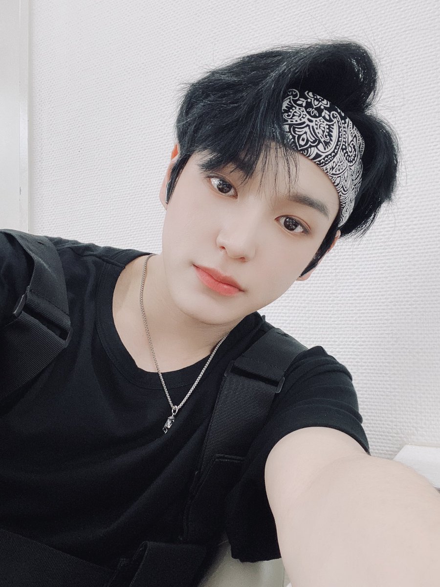 NewWorld_VICTON's tweet photo. [#찬] 🖤-@
앨리스.. 항상 고맙고 사랑해요♥️ https://t.co/JL8XaFveP4