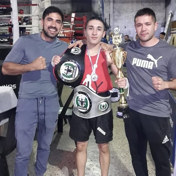 77BoxingClub's tweet image. Como siempre, nuestros profes acompañando a los alumnos ante cada instacia que afrontan... Ahora lo hacemos on line, ¡pero desplegando a la misma pasión de siempre ante todas las cosas!