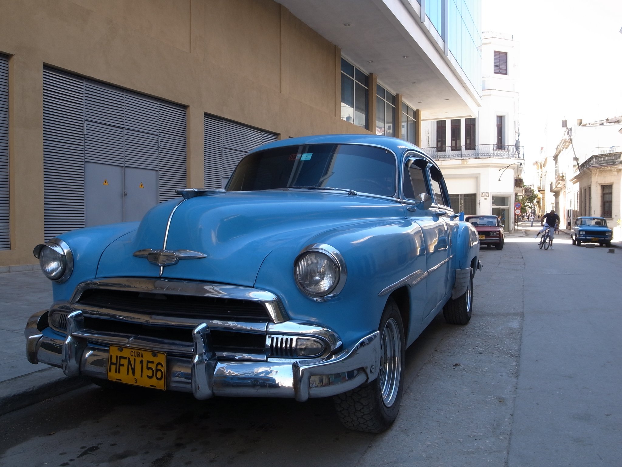 三矢英人卿 キューバ Theアメ車 なクラシックカーが今でも現役で走り続けている 内部はボロボロだし 苦労して修理した痕跡がうかがえるけど 時代を感じさせるカッコいい車 がそこかしこを走り回っている姿は車好きじゃなくてもテンション上がる タクシー