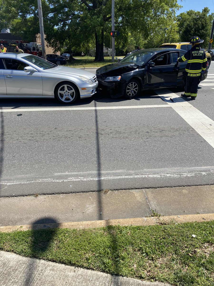 blvckychain's tweet photo. @deleteszn My car was just totaled like a week ago 🤦🏽‍♂️ https://t.co/hRRh0ecCcF