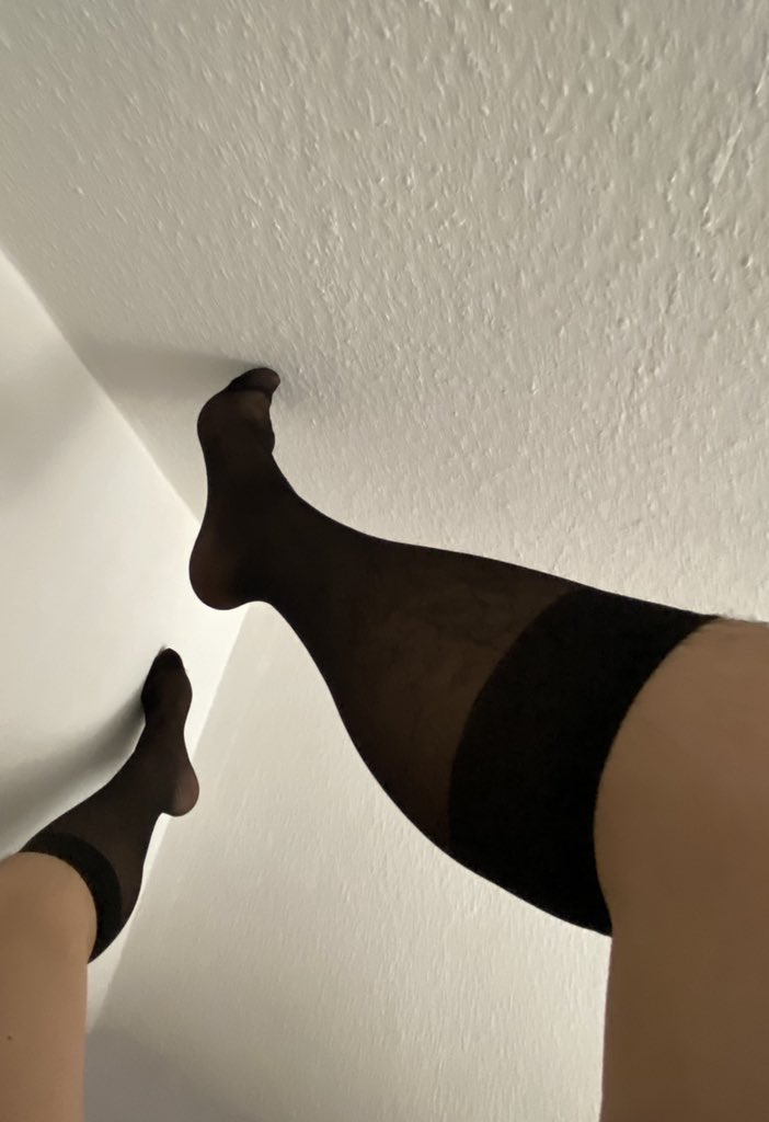 AsianDomTopFF's tweet photo. sheer sox 正装黑袜 https://t.co/lDtR44kuJH