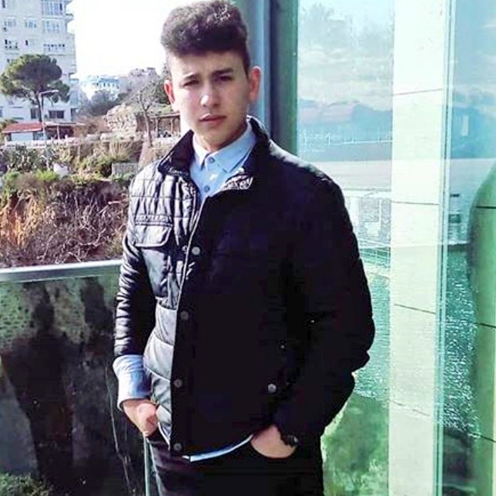 Hayat hep bizi yordu yaşamadan ölmeyi öğrendik biz