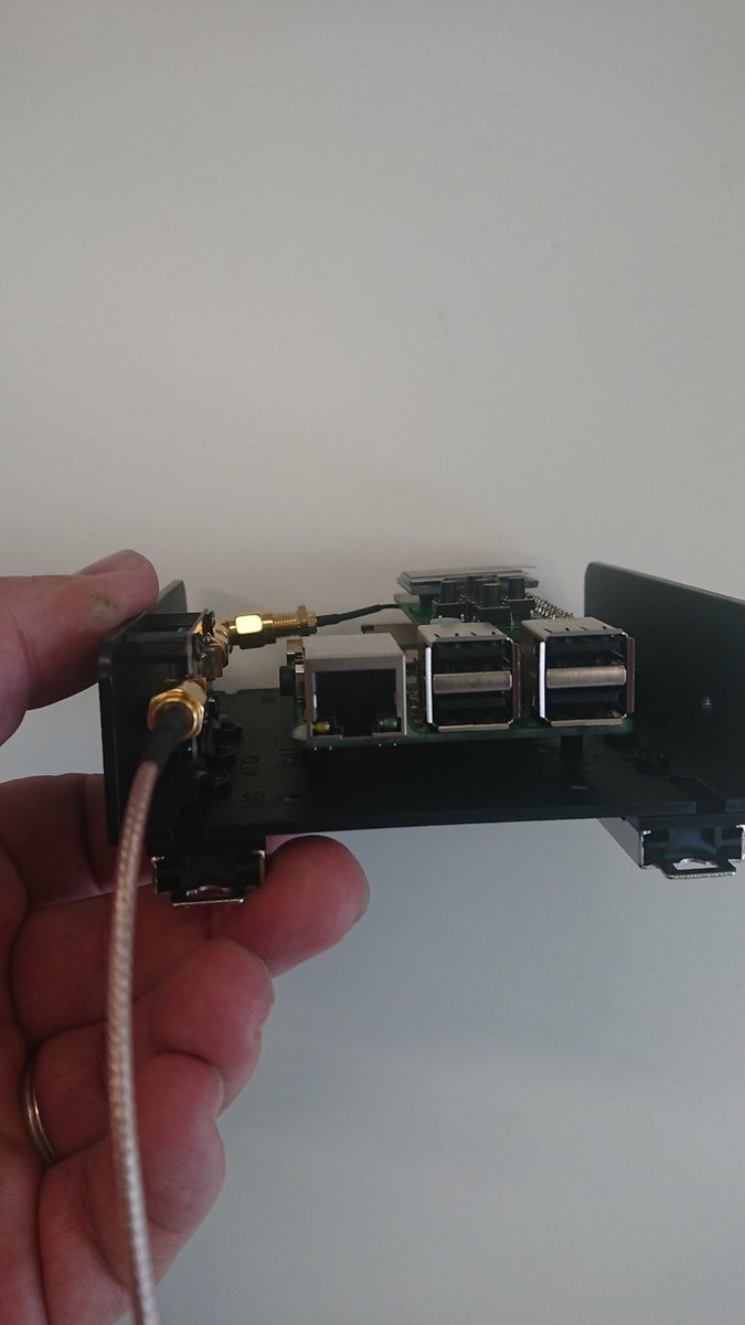 DG2EBN's tweet photo. Das #LoRa-APRS #I-NETGATEWAY sieht schon fast fertig aus. Heute wurde noch das defekte Display getauscht. Wenn die Antenne #x-50 und die Kabel von @wimo_de dann geliefert sind, wird es am endgültigen Standort bei #Db0dus installiert werden. Der Probebetrieb hat schon geklappt https://t.co/BQbsbcvVc4