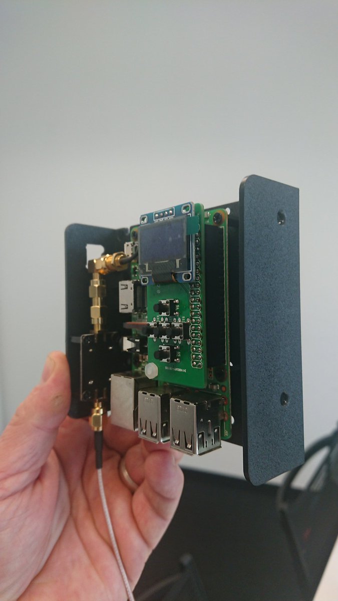 DG2EBN's tweet photo. Das #LoRa-APRS #I-NETGATEWAY sieht schon fast fertig aus. Heute wurde noch das defekte Display getauscht. Wenn die Antenne #x-50 und die Kabel von @wimo_de dann geliefert sind, wird es am endgültigen Standort bei #Db0dus installiert werden. Der Probebetrieb hat schon geklappt https://t.co/BQbsbcvVc4