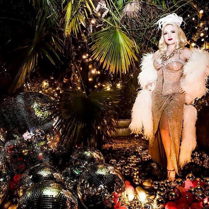 Still plenty of time to book onto tonight’s Drink &amp; Draw when <a href="/Pinky_DeVille/">Pinky DeVille</a> will be attempting to pose in the garden (what could possibly go wrong?) When? 7pm. Where? Zoom. Suggested donation £5 or pay what you like paypal.me/drinkanddraw Come and join in the fun.