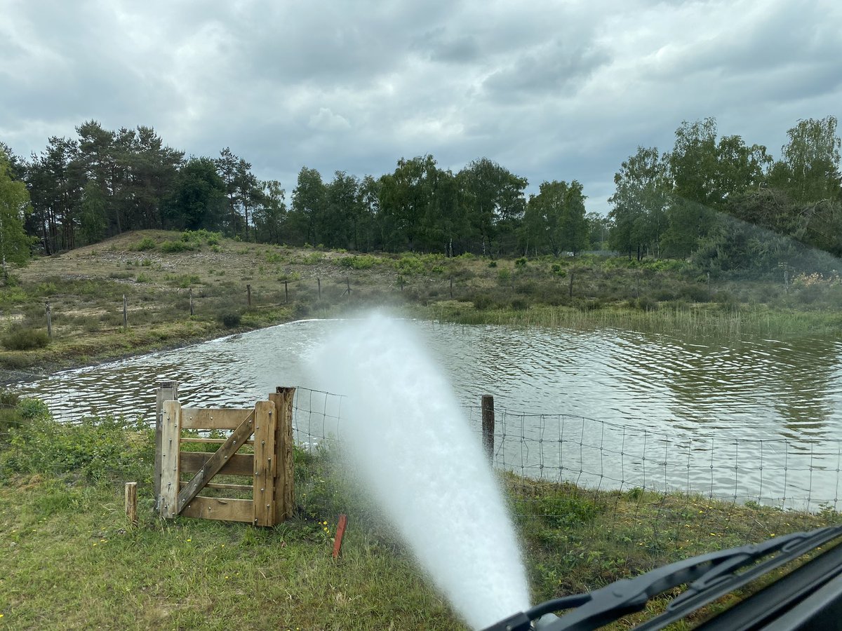 Blusvijvers voorzien van een extra bak water. Waterlevering garanderen bij calamiteiten.
