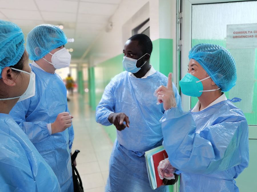 XHNews's tweet image. Chinese medical experts have brought hope to the African country&apos;s fight against #COVID19, said Francisco Pascual Obama Asue, prime minister of the Republic of Equatorial Guinea  xhne.ws/suNHd