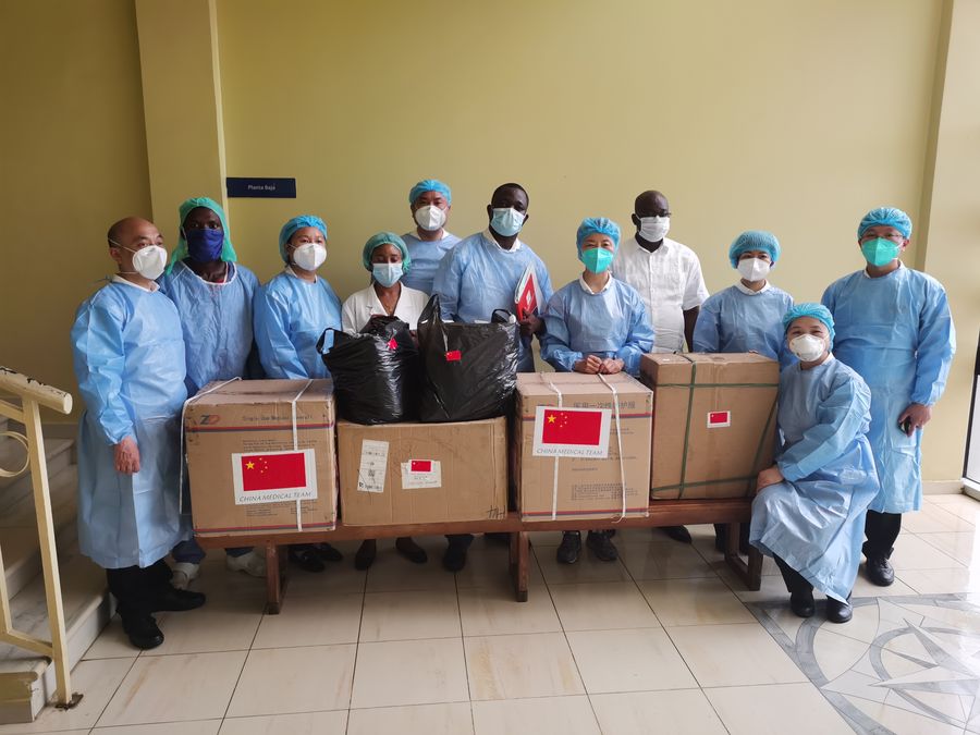XHNews's tweet image. Chinese medical experts have brought hope to the African country&apos;s fight against #COVID19, said Francisco Pascual Obama Asue, prime minister of the Republic of Equatorial Guinea  xhne.ws/suNHd