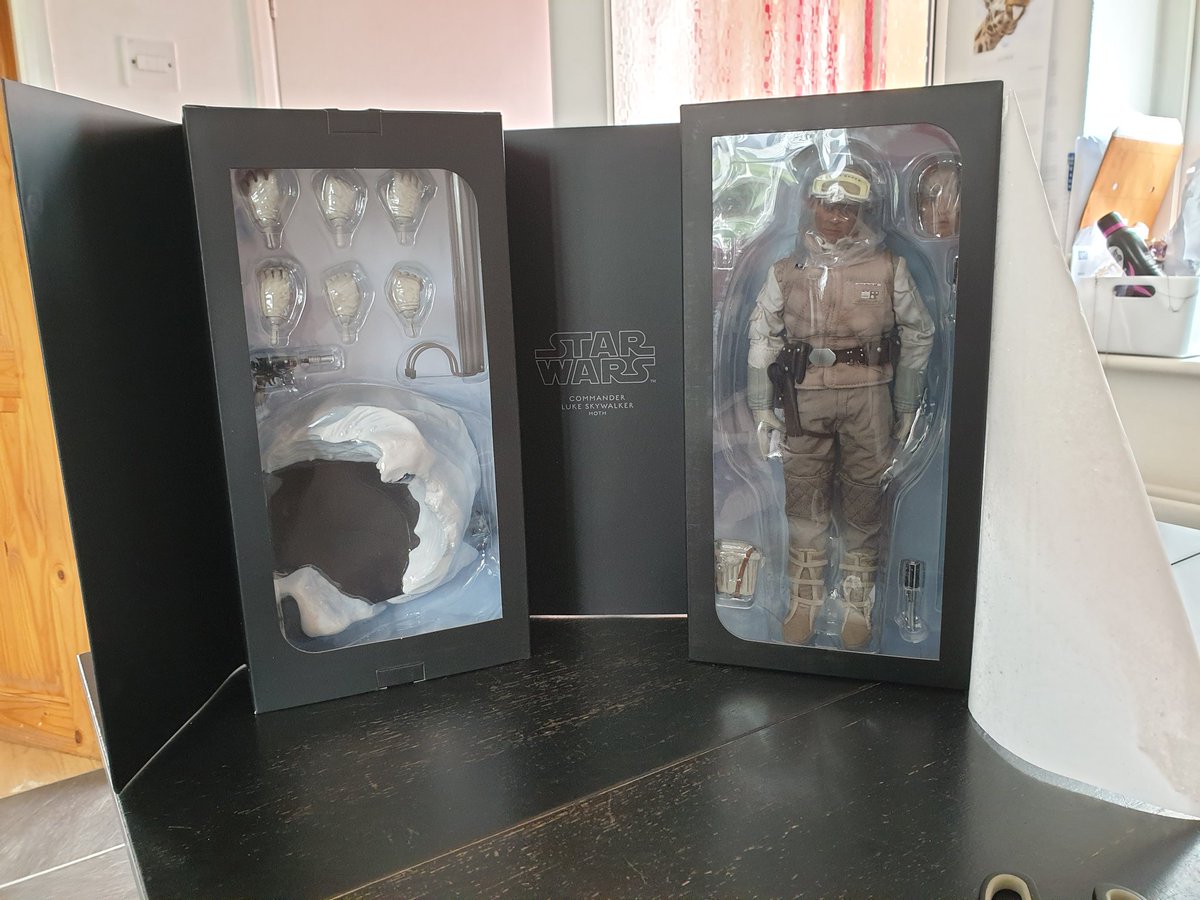 SmMarwood's tweet photo. Mail Call 😍
Sideshow Commander Luke Skywalker Hoth into the collection. More pictures to follow when his buddy Han Solo Hoth arrives in a few days.
#StarWars #sideshowstarwars #sideshowcollection #sideshow #onesixthscale #LukeSkywalker #hoth #collection #starwarsfans https://t.co/i6gUYR1WGr