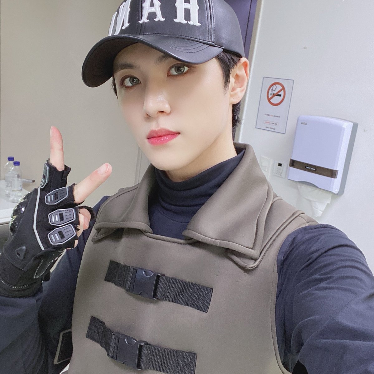 OUI_ent's tweet photo. 깨알같은 모자부터 RAIN 선배님이 특별히 빌려주신 실제 무대의상에 힘입어 완벽한 무대를 보여준 무대'깡'패 동HANI🔥
동하니와 함께 오늘부터 1일 100깡에 함께하세요🕺

#김동한 #KIMDONGHAN #OUIentertainment https://t.co/hk7a8Q7Jk9