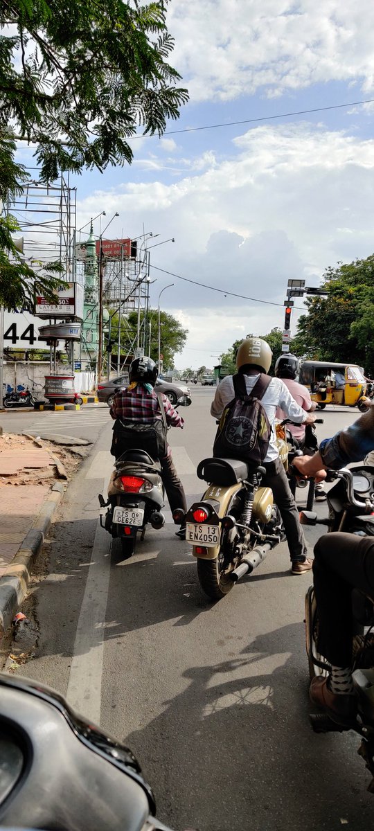 ursmohitl's tweet photo. Why are the street lights all along tank bund Hyderabad switched on at 3.30pm in broad daylight? @TsspdclCorporat @KTRTRS @TelanganaCMO https://t.co/nUwwsMVejc