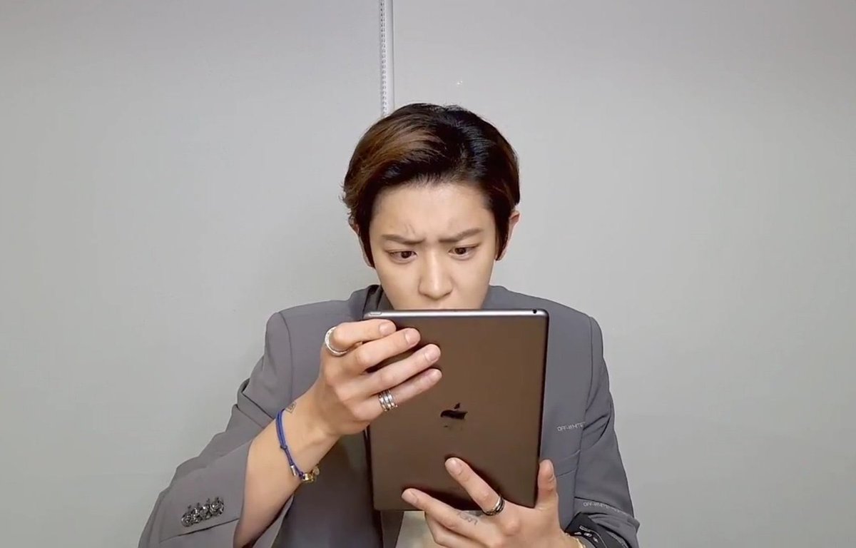 blueharo21's tweet photo. ธะมไฬญุอะ?                                     ห้ะ? https://t.co/UZ8sY67D6x