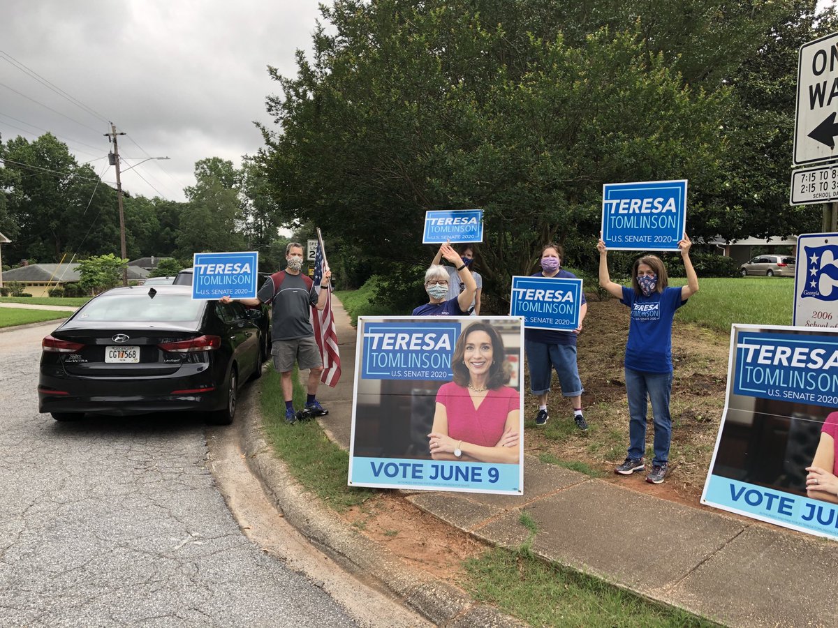 Brambleman's tweet image. At Evansdale in DeKalb with the crowd for ⁦@teresatomlinson⁩