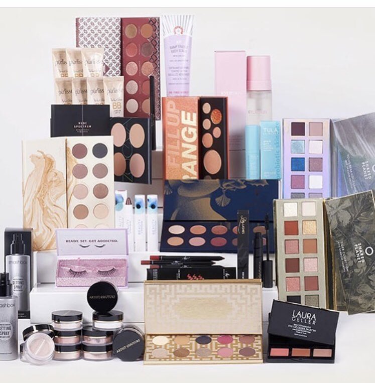 anastas27793833's tweet image. More #spoilers for the #basebox for June! So many palettes! #boxycharm