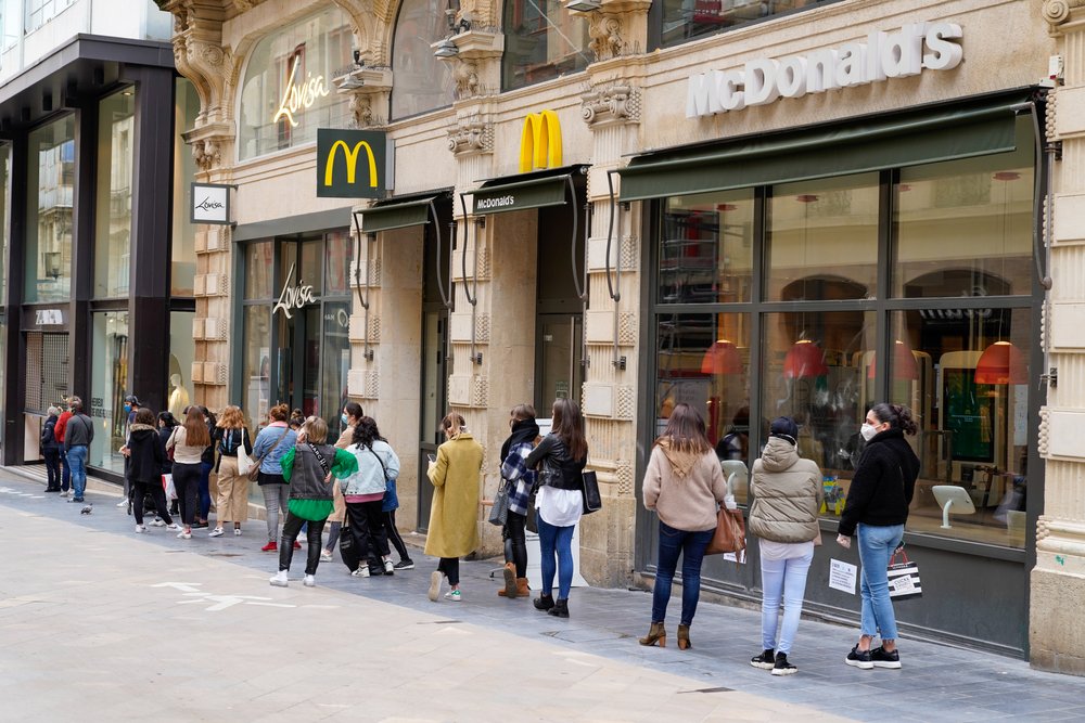 ConsultantKa's tweet photo. Many businesses are reporting a much needed change in business model due to the impact of #covid-19. With the new rules and regulations in place, the fast food industry is struggling to keep their service times quick. Contact us to formulate your new business strategy today 😆. https://t.co/GabCpLUhdr