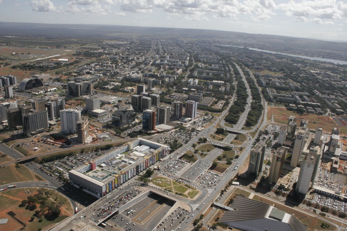 CapitaisBR's tweet photo. Vista da região da Asa Norte, em Brasília, capital do Distrito Federal #CapitaisBrasileiras
📷 Cesar Moura
#Brasilia #DistritoFederal #AsaNorte #CapitalFederal #CapitalDoBrasil #PlanaltoCentral #CentroOeste #RegiaoCentroOeste #CentroOesteDoBrasil #DescubraOBrasil #FiqueEmCasa https://t.co/JQ8gRDHu0k