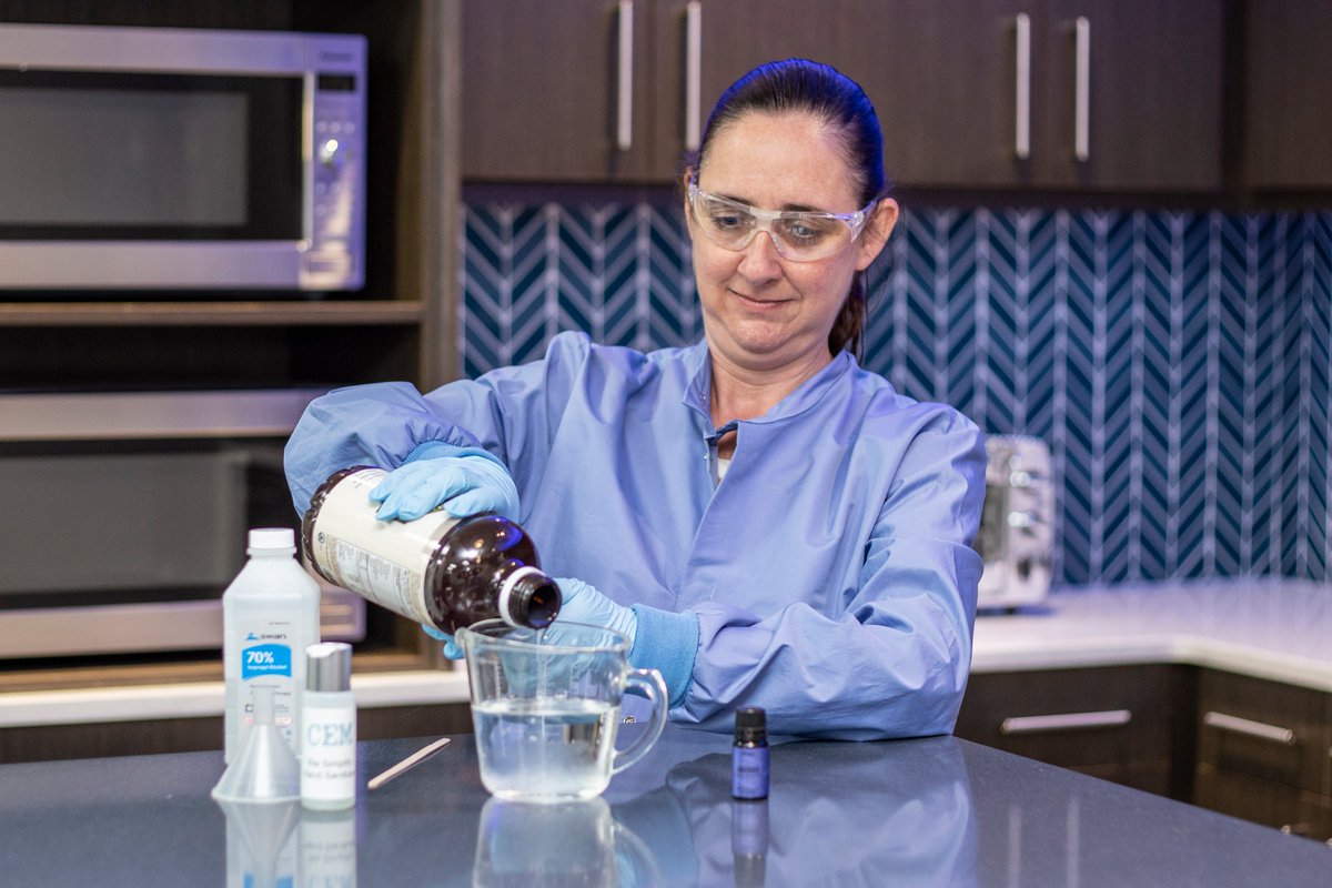 CEMcorporation's tweet image. To help conserve hand sanitizer supply, our chemist, Tina, made hand sanitizer for our employees. Here&apos;s the recipe to make your own at home &amp;amp; remember to keep washing your hands! #covid19 #wesimplifyscience
900 mL-70% Isopropyl Alcohol
100 mL-Aloe Vera
Few drops of Essential Oil