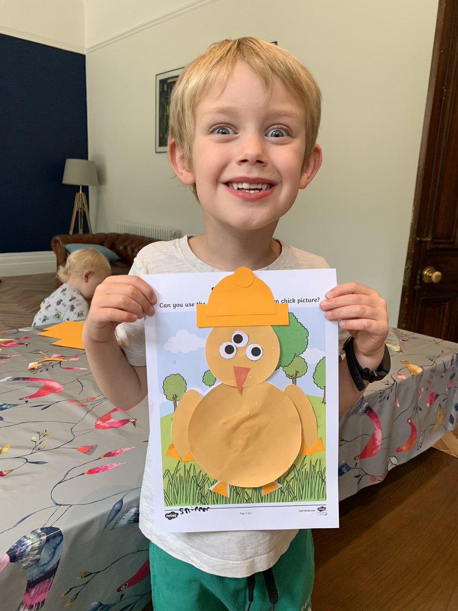 Freddie loving the hen lifecycle and making his shape chick. Ours is an alien chick with three eyes and snippers. Oh and a bobble hat. 🤣
@EyfsDovedale <a href="/DovedalePrimary/">Dovedale Primary Sch</a>