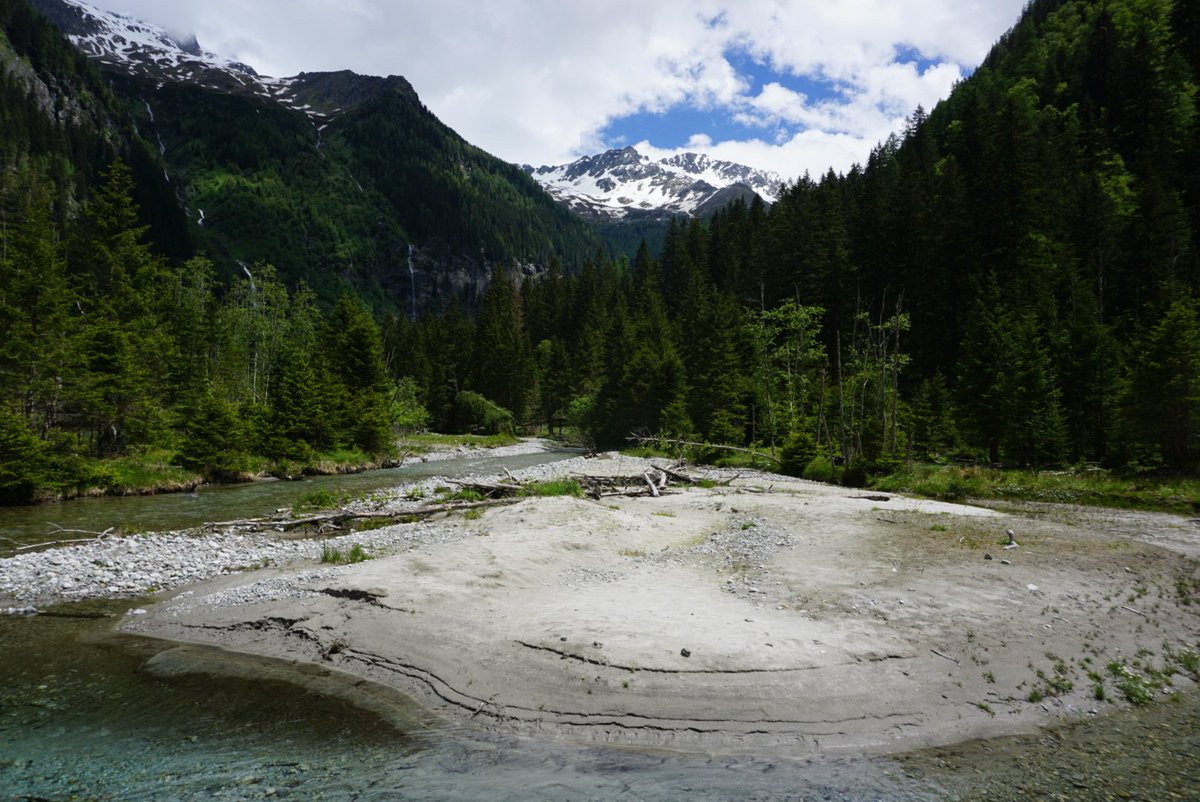 Das wunderschöne #Seebachtal im #NPHoheTauern. Auch dieses Tal wäre in den 1970ern beinahe für immer hinter einer 140 Meter hohen Staumauer verschwunden. SKW-Projekt scheiterte damals am geologischen Gutachten. Woran wird das #Längental-Projekt in den Stubaier Alpen scheitern?