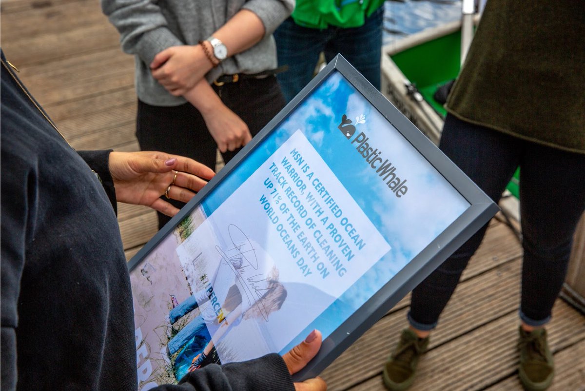 Yesterday we celebrated World Oceans Day and fished a total of 39 bags out of Amsterdam's and Rotterdam’s waters, whilst collecting the majority of trash online with our community! We wanted to say: THANK YOU to everyone who joined us and our partners for making this possible!🌊