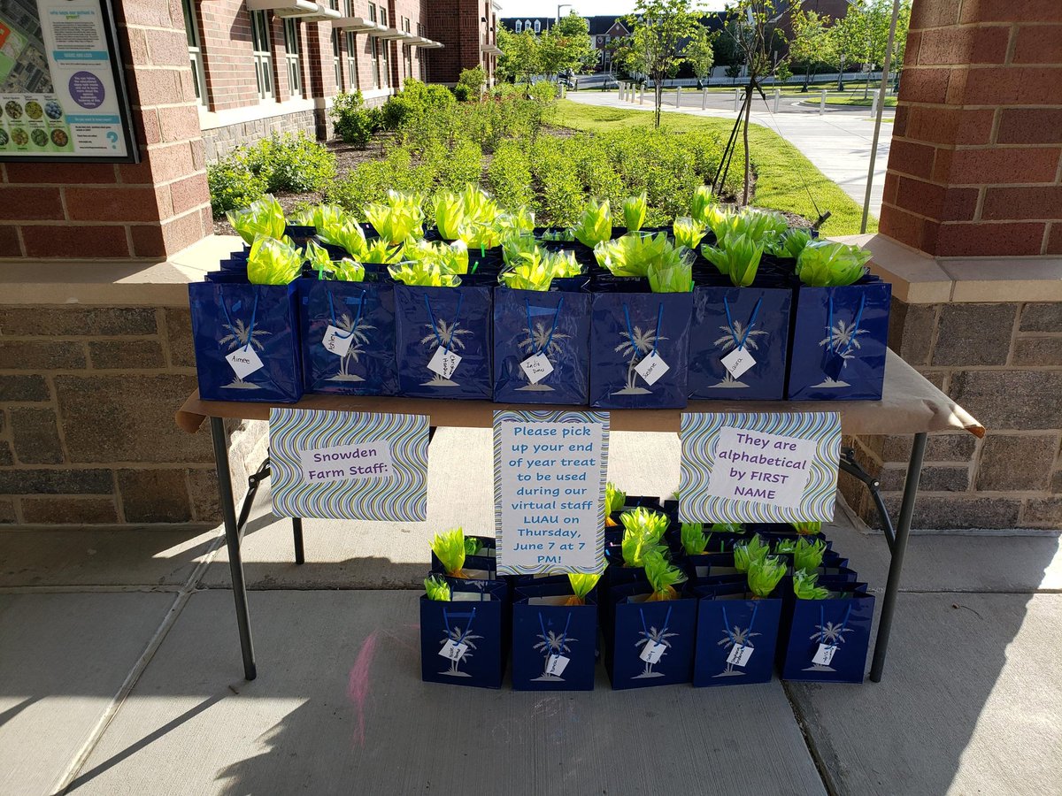 carolynaltuner's tweet photo. Celebrating our amazing staff this week...#stallionstrong💜💙 @PrinSFES @SnowdenFarm_AP @SnowdenFarm_SDT @HillSFES_Grade3 @brittann31 @yared_mr https://t.co/yfvxFtSupa