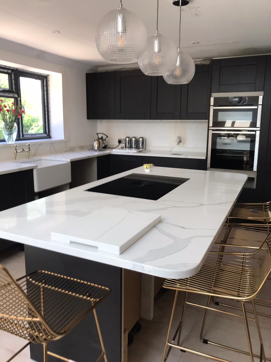 We had the pleasure of fitting these elegant Statuario Jumbo quartz worktops in this kitchen in Kent this week. 

rock-fabrications.co.uk/our-work/statu…