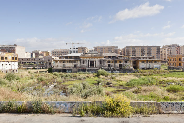 Da zona industriale a quartiere vivace, #Ostiense cambia pelle. Ma la rinascita non è per tutti
dinamopress.it/news/zona-indu…
Testo di <a href="/sarahegain/">sarah gainsforth</a> 
Foto di Luca Dammico
#roma
