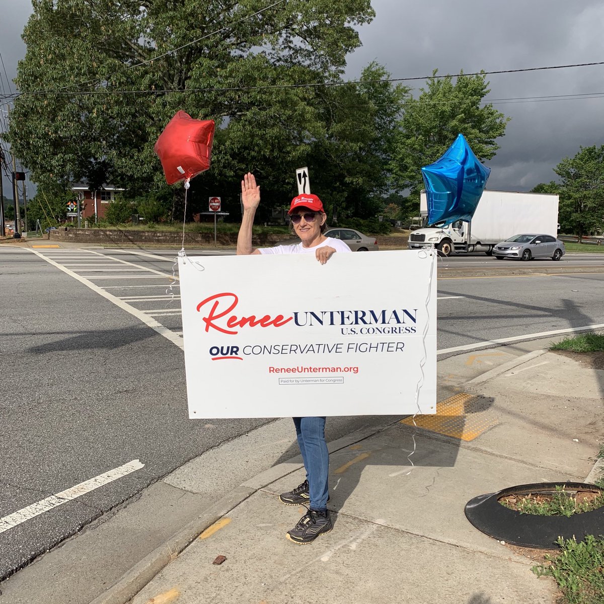 Renee_Unterman's tweet photo. Team Renee is out in full force this morning reminding you to vote for our #ConservativeFighter!#VoteRenee! https://t.co/mkbhO5imlD