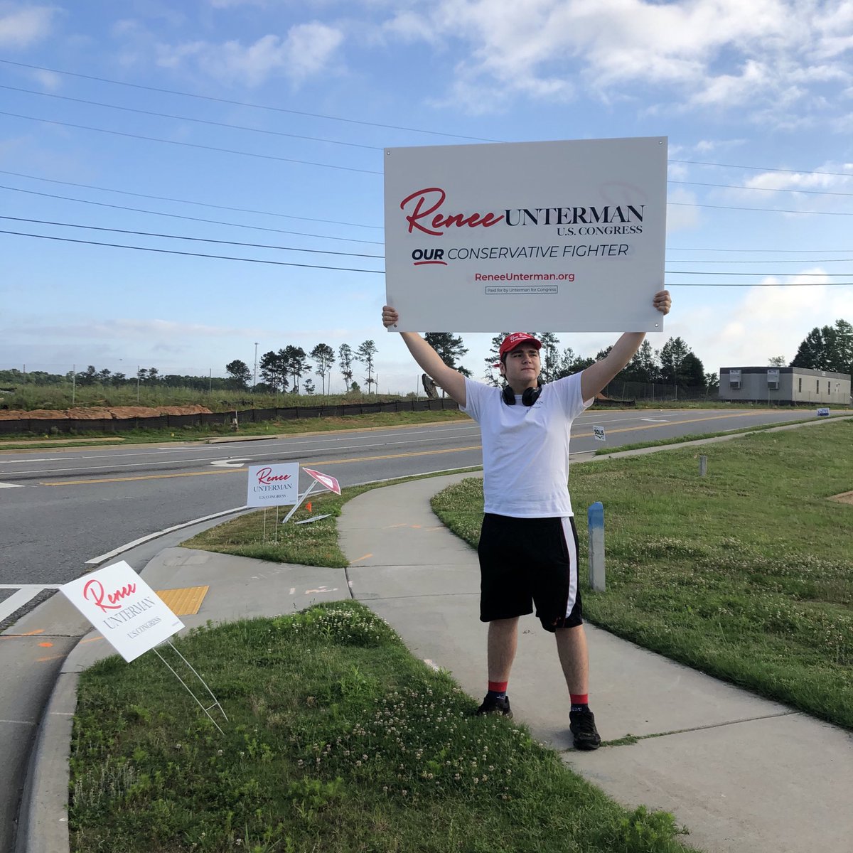 Team Renee is out in full force this morning reminding you to vote for our #ConservativeFighter!#VoteRenee!