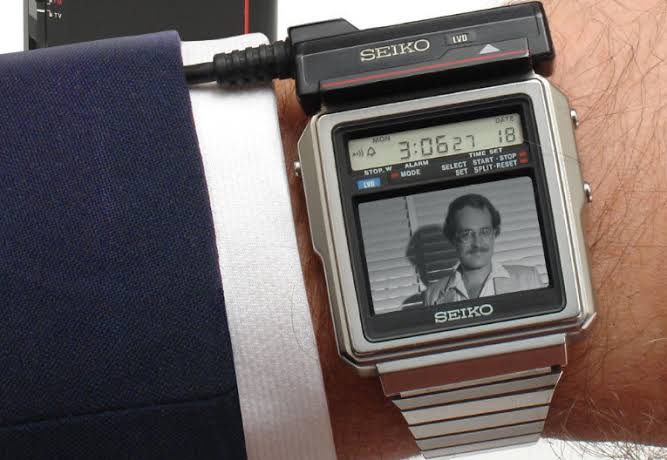 evreni_bilgi's tweet photo. #Seiko şirketinin 1982 yılında satışa sunduğu #televizyonlu #saat. https://t.co/m7cwm1D5hk